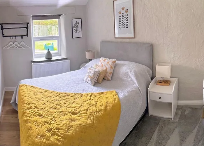 Romantic Log-Burner Cornish Cottage Private Garden Dogs Welcome