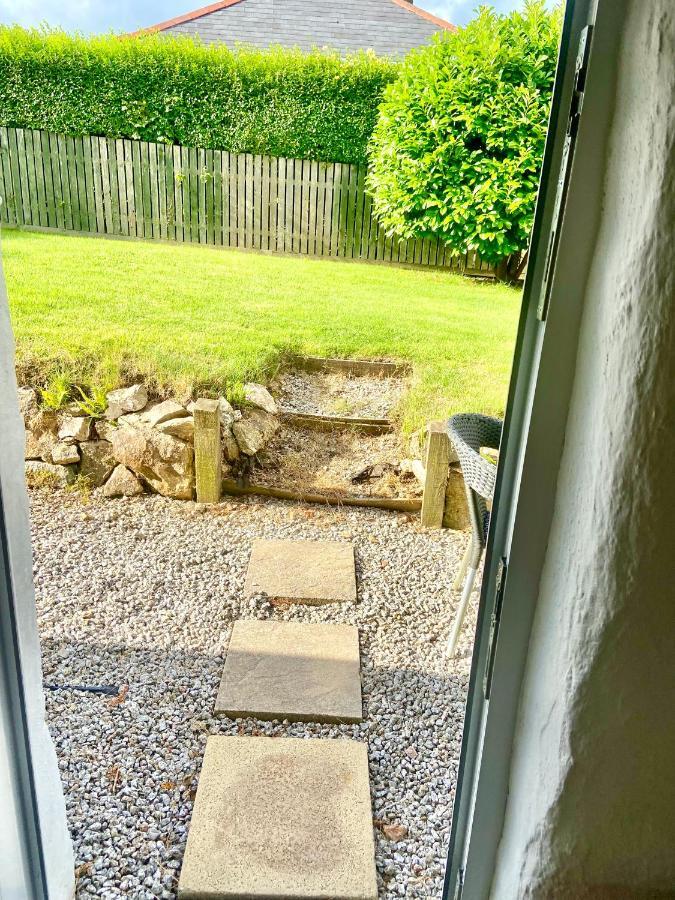 Romantic Log-burner Cornish Private Garden Dogs Welcome