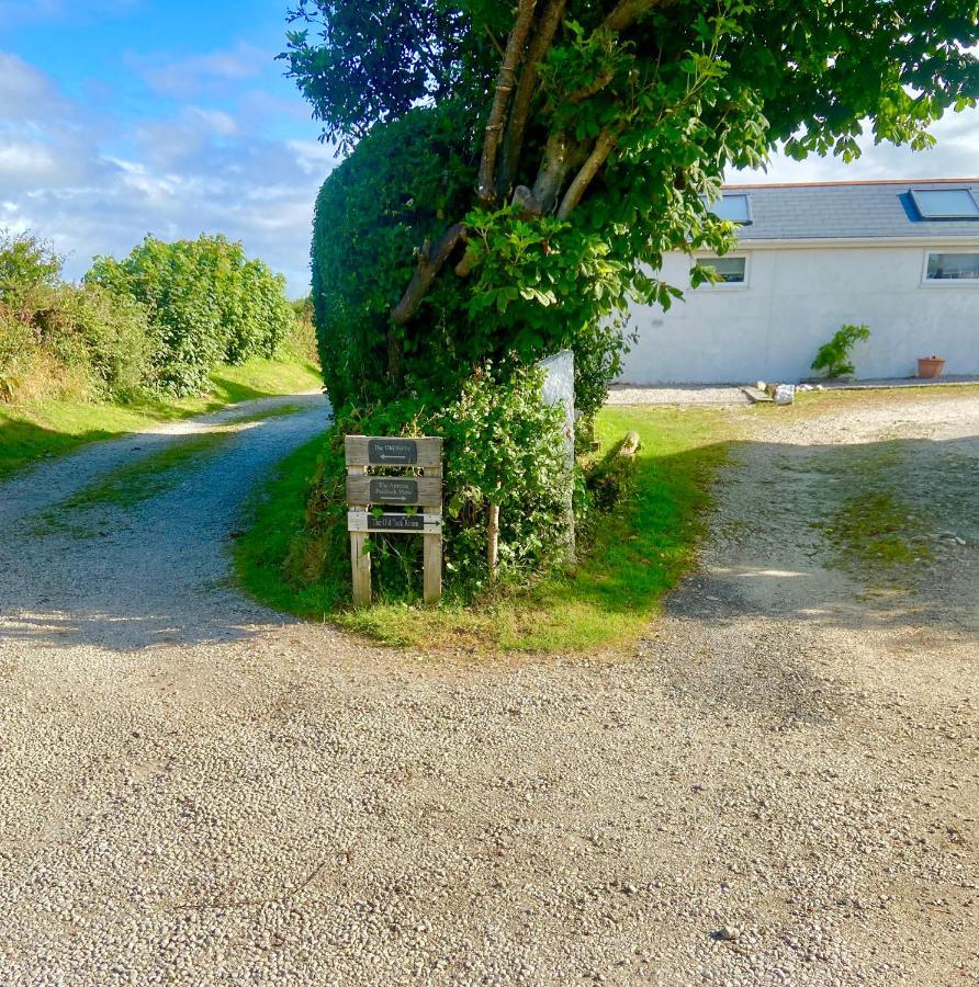 Romantic Log-burner Cornish Private Garden Dogs Welcome Holiday home *