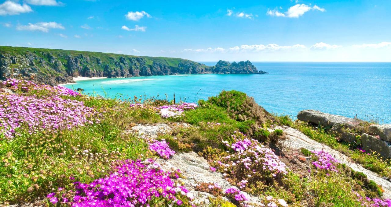 Romantic Log-burner Cornish Private Garden Dogs Welcome Holiday home