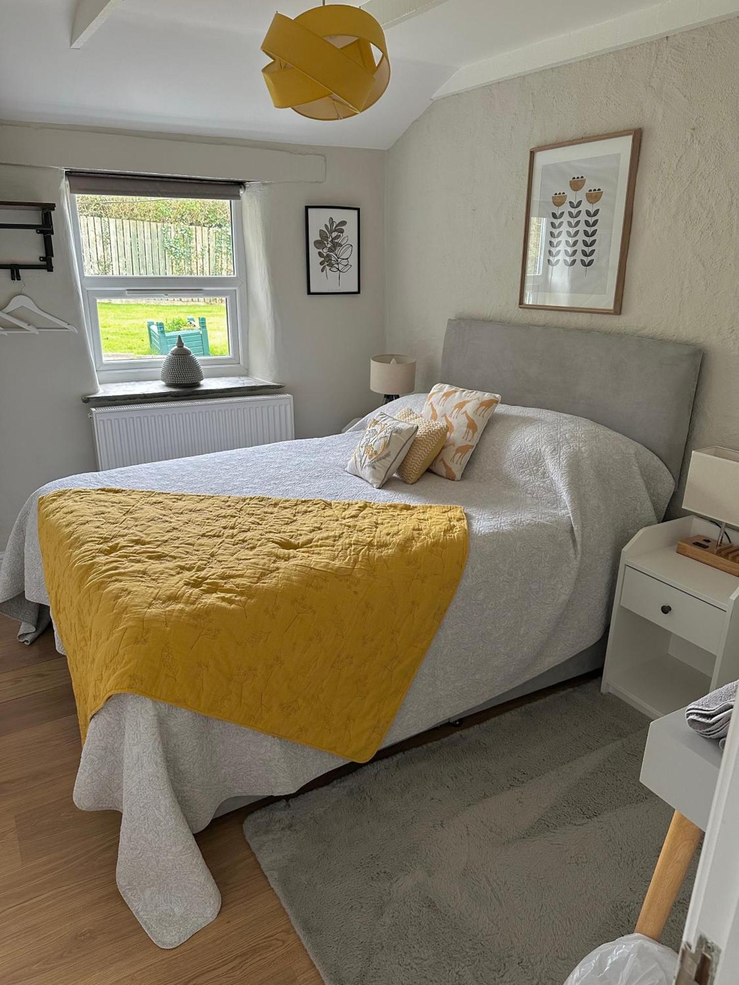 Holiday home Romantic Log-burner Cornish Private Garden Dogs Welcome Truro