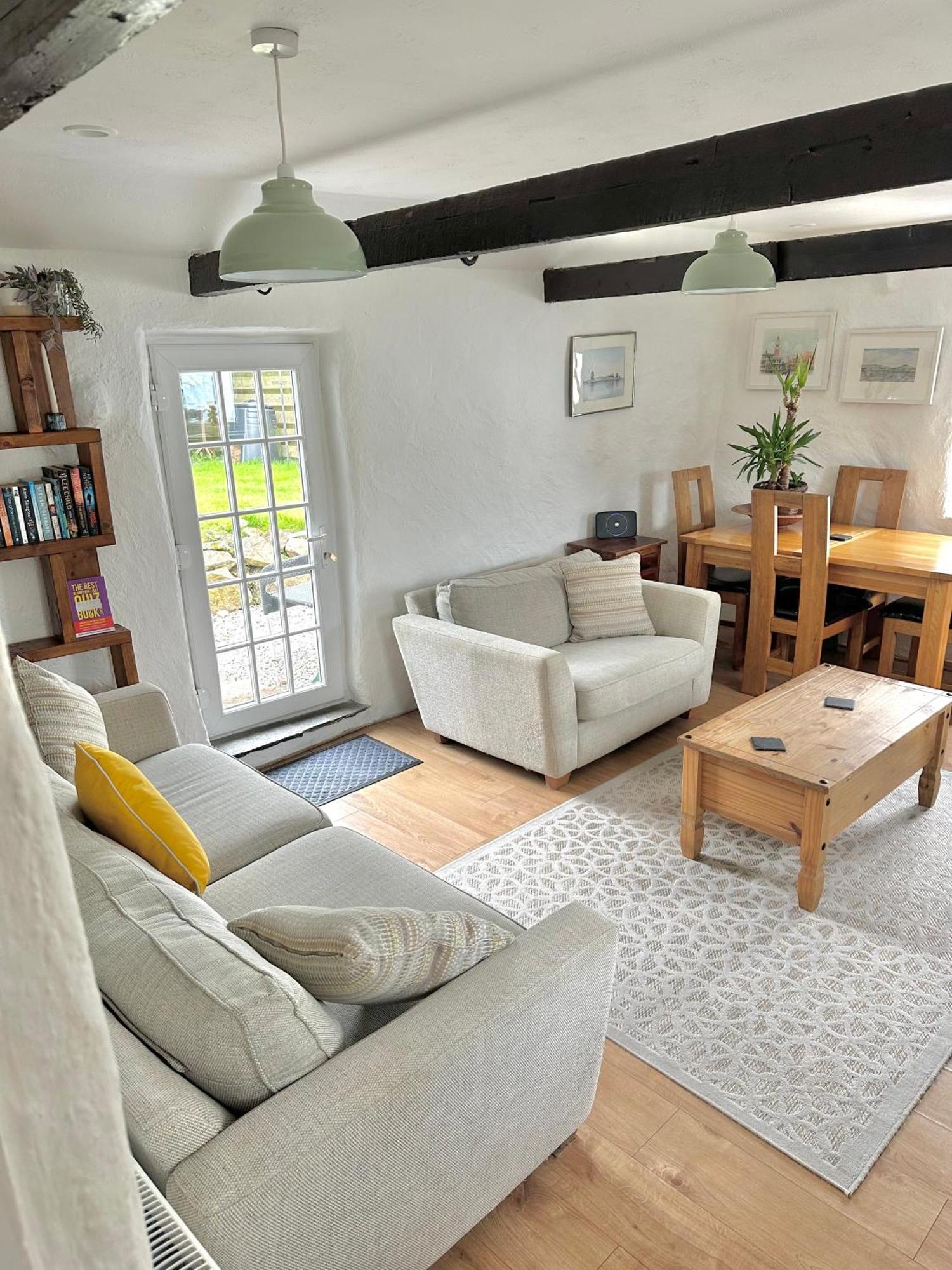 Romantic Log-burner Cornish Private Garden Dogs Welcome