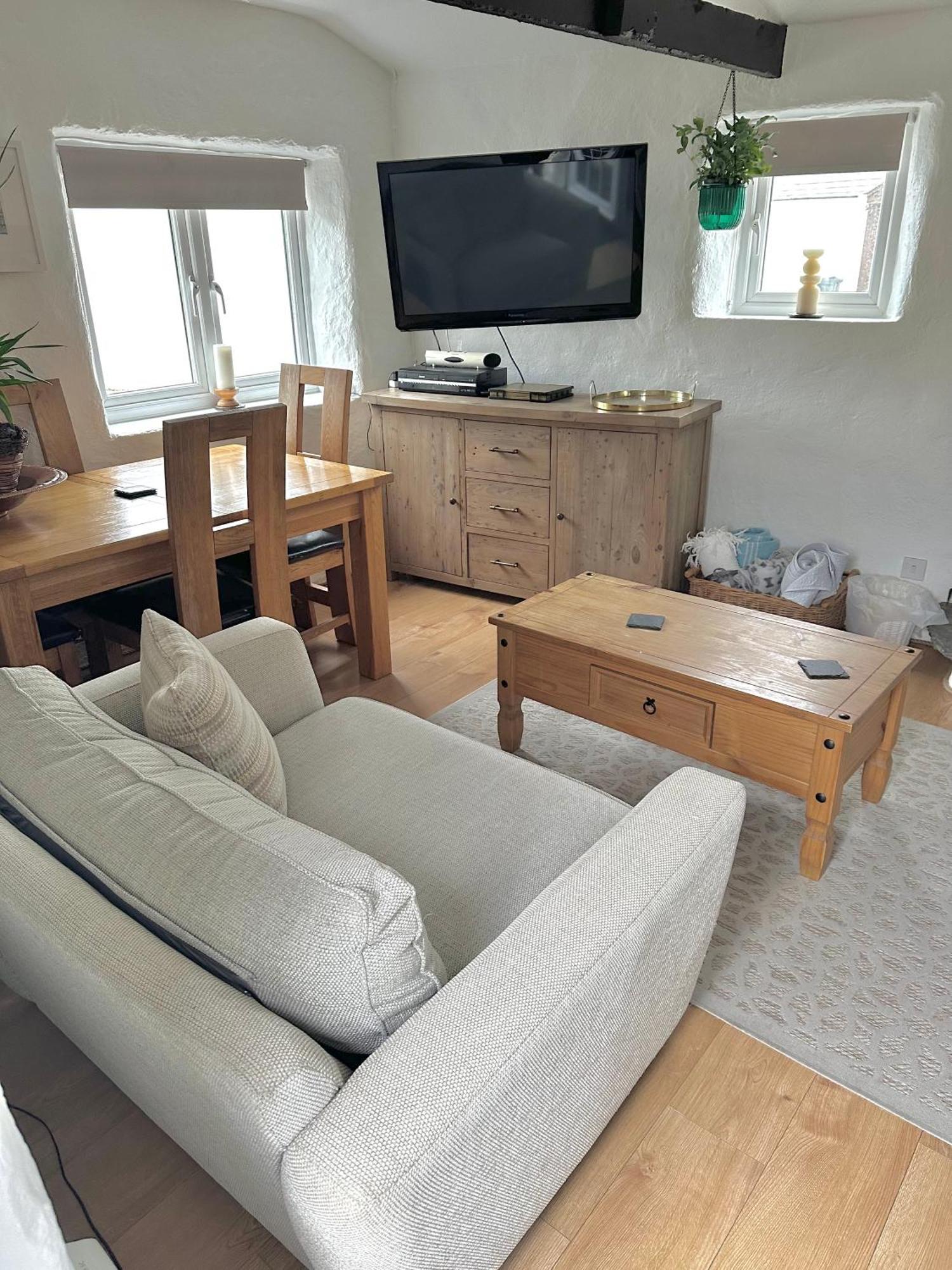Romantic Log-burner Cornish Private Garden Dogs Welcome Holiday home Truro